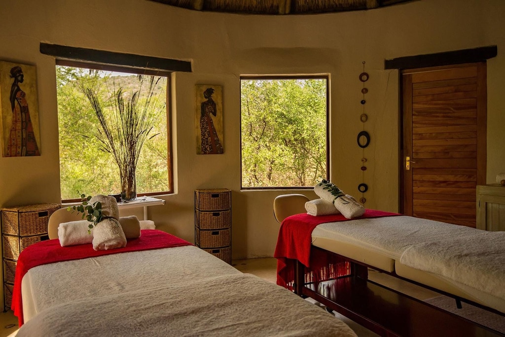 Tau Game Lodge gallery image 4